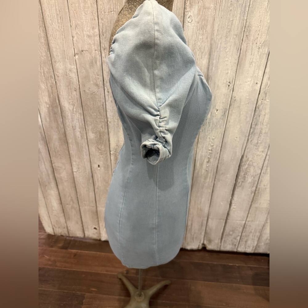 Chic Light Blue Denim Mini Dress with Puff Sleeves - Picture 9 of 9